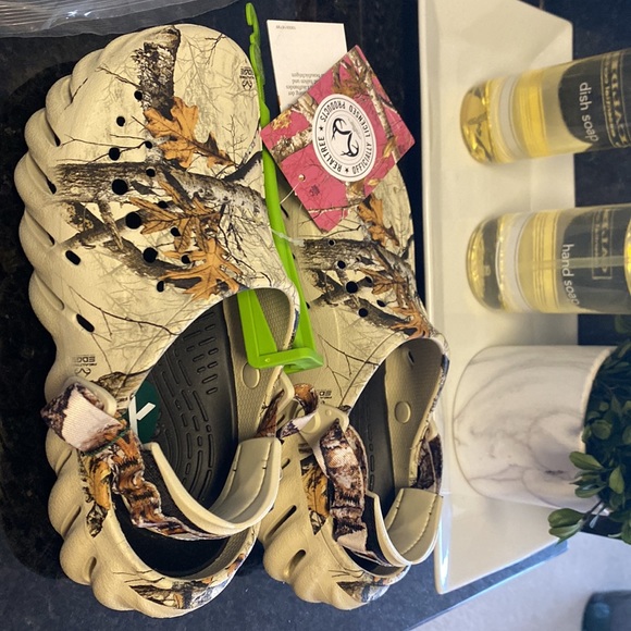 Crocs Echo Clog Realtree Edge Camo Bone (Size 6 men) size 8 women. Unisex - Picture 3 of 4